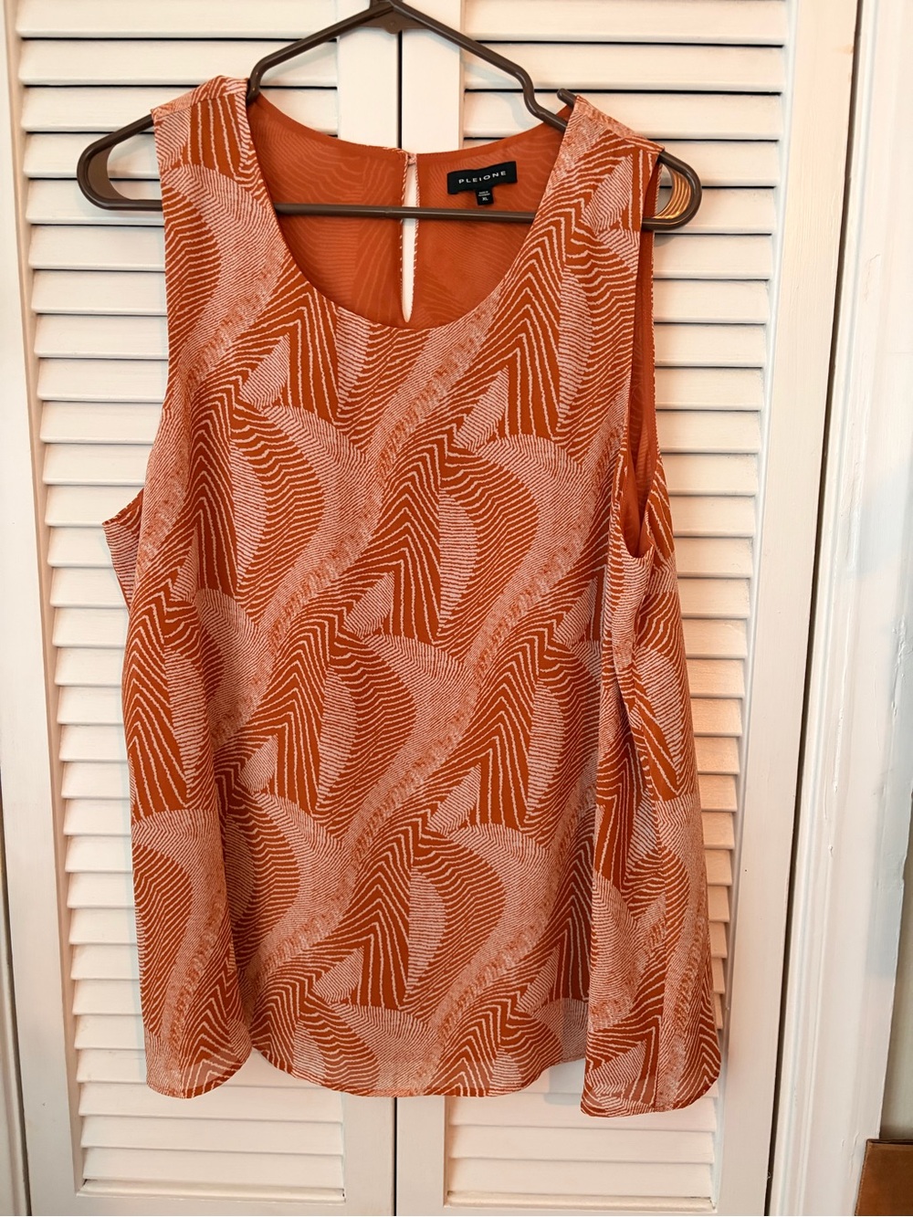 Pleione Rust-White Geometric Sleeveless Camisole